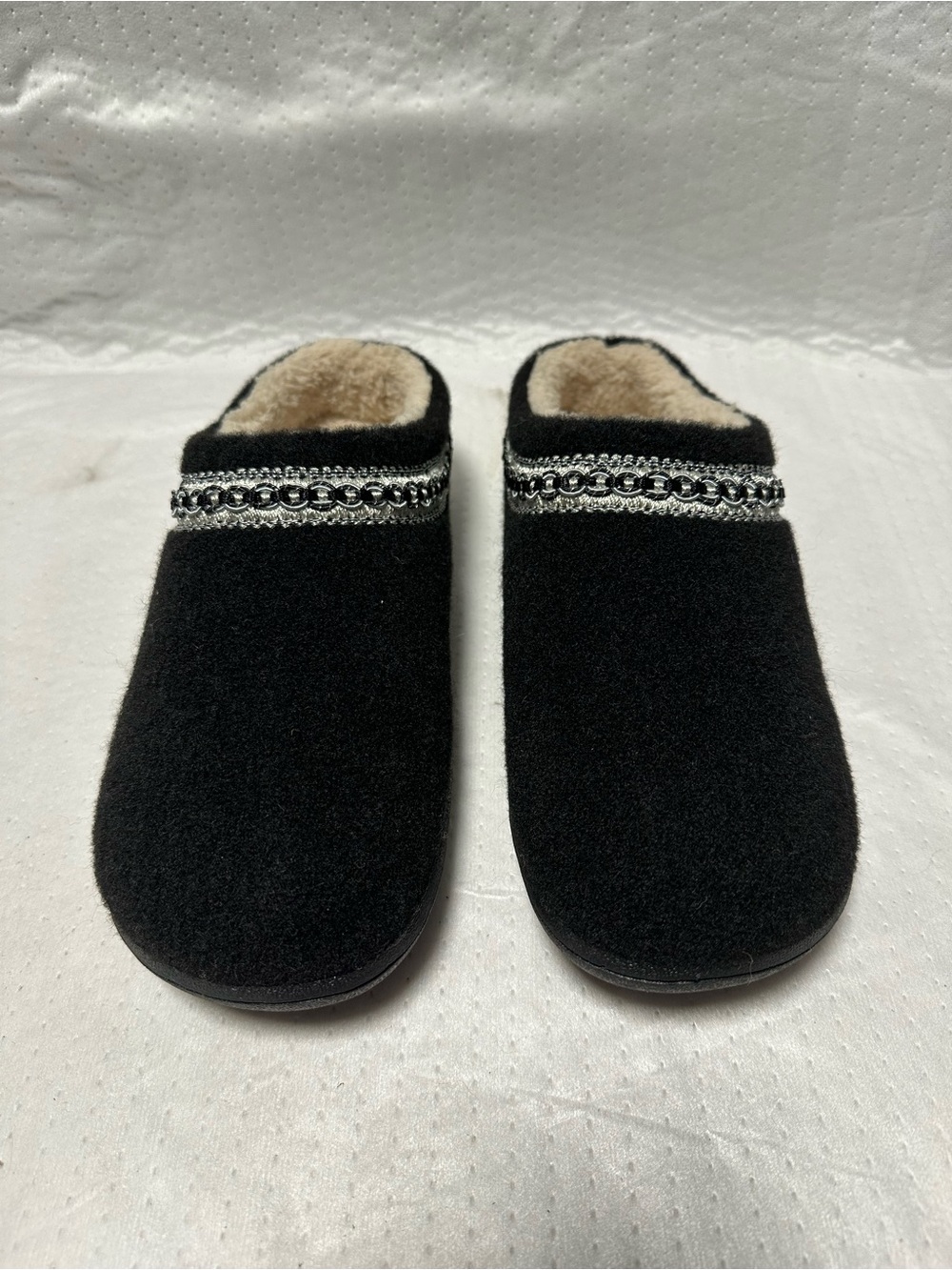 Women’s Black Fleece-Lined Slip-On Slippers with Embellished Trim